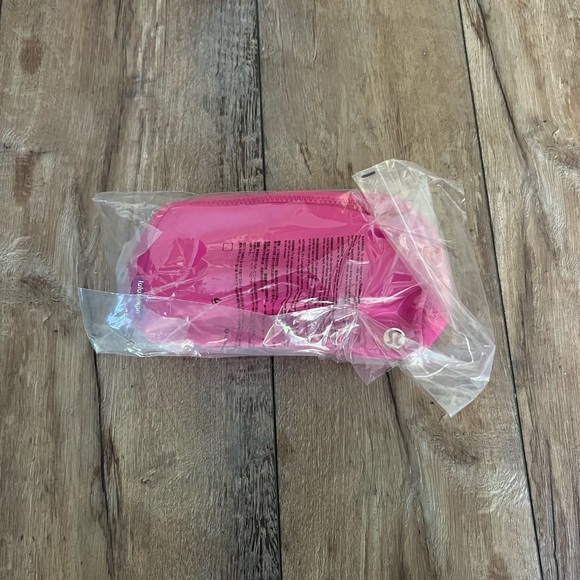 🆕LULULEMON EVERYWHERE BELT BAG PINK - Picture 6 of 8